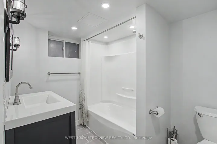 21 Springer Avenue, Hamilton, ON L8M 2W7