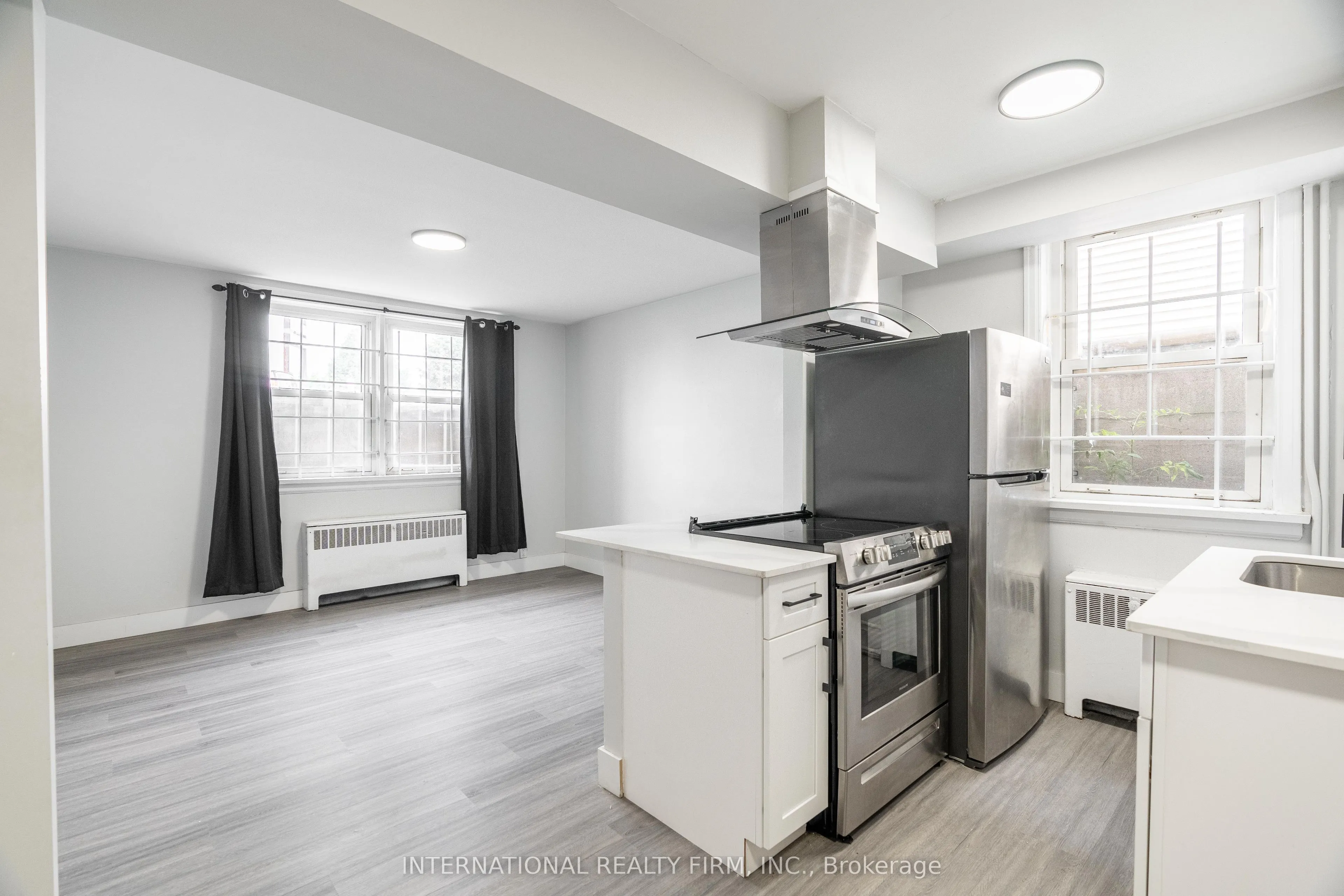 Multiplex For Lease | X13230082