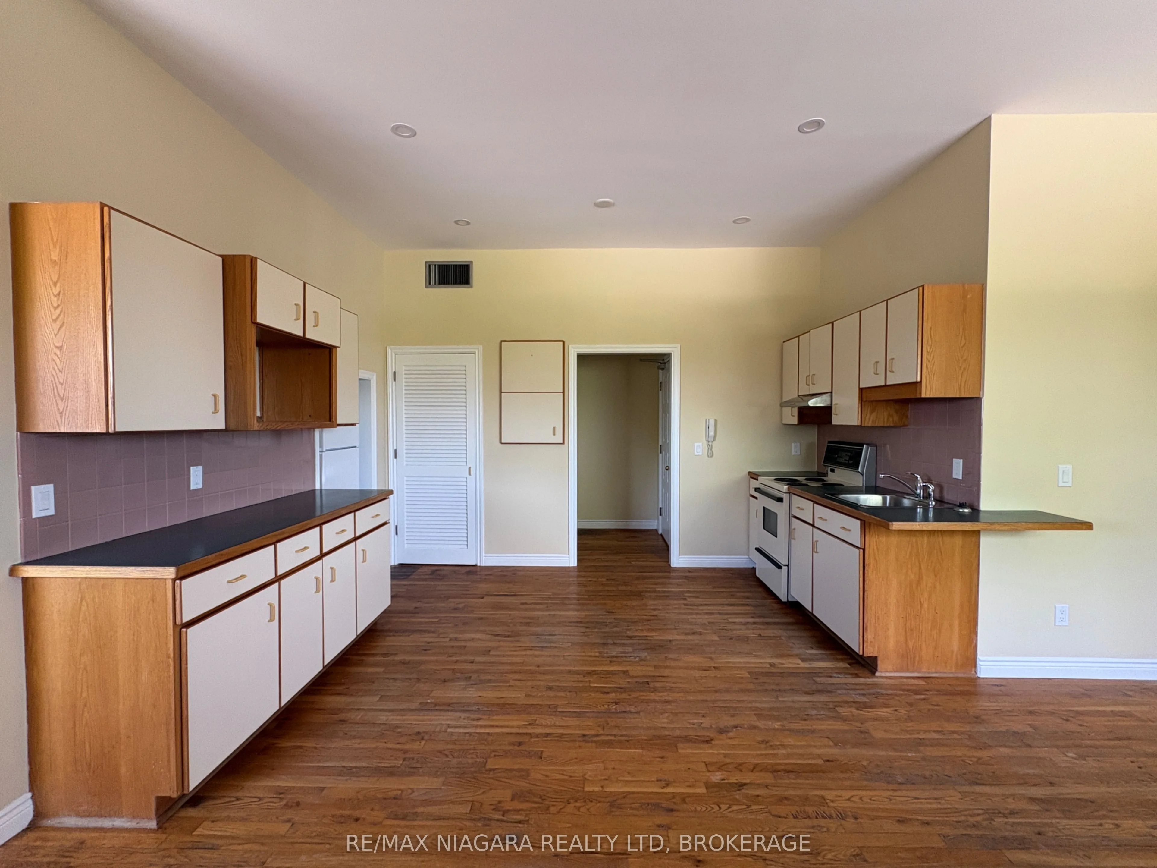 Cottage For Lease | X13238680