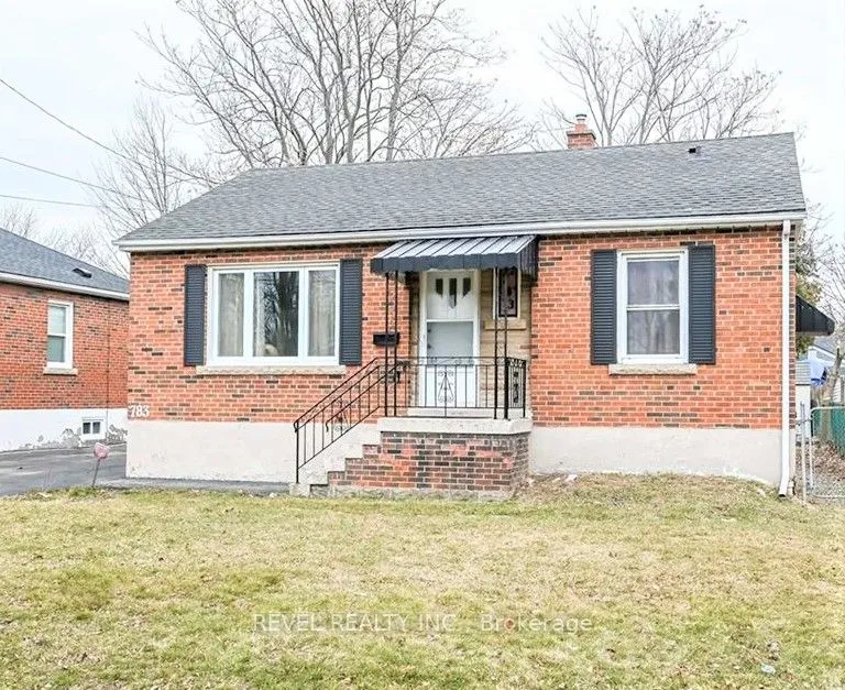 Detached Home For Lease | X13243352