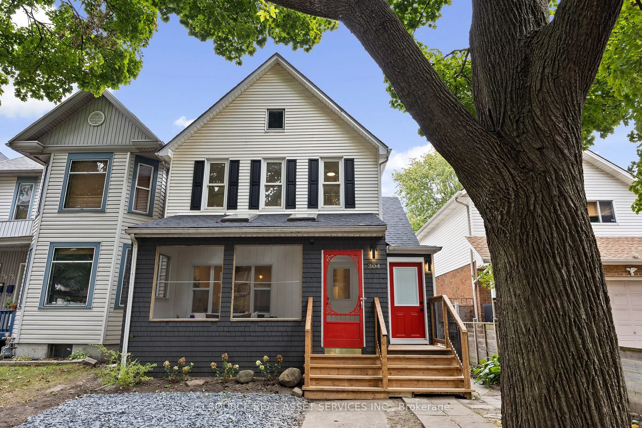 Triplex For Lease | X13247630