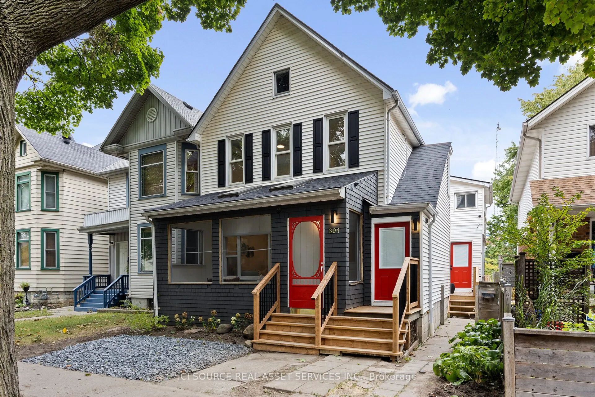 Triplex For Lease | X13247756