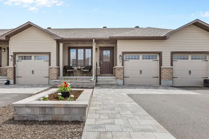 Beautiful bungalow townhouse with curb appeal.