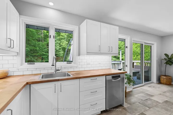 312 Old Aspdin Road, Huntsville, ON P0B 1M0