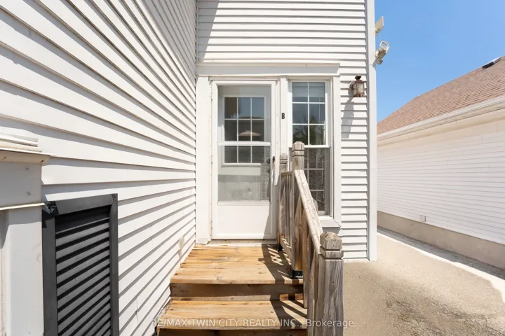15 Milfoil Crescent B, Kitchener, ON N2E 3L2