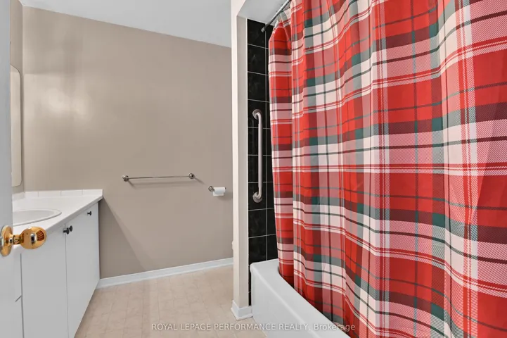 6009 Pineglade Crescent, Orleans – Convent Glen And Area, ON K1W 1G8