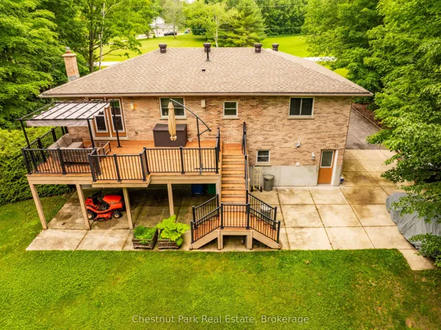 REAR VIEW & LARGE DECK
