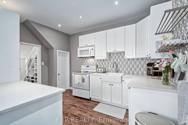 49 Euclid Avenue, London South, ON N6C 1C2