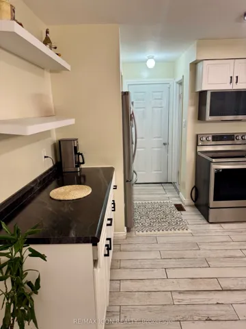 33 Sasha Crescent, London South, ON N6E 2M4