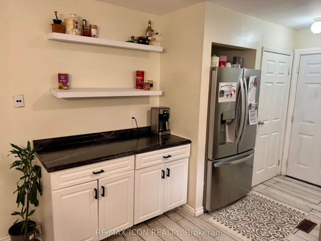 33 Sasha Crescent, London South, ON N6E 2M4