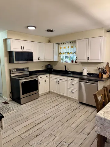 33 Sasha Crescent, London South, ON N6E 2M4
