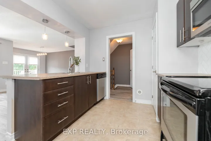 Kitchen with Breakfast Bar