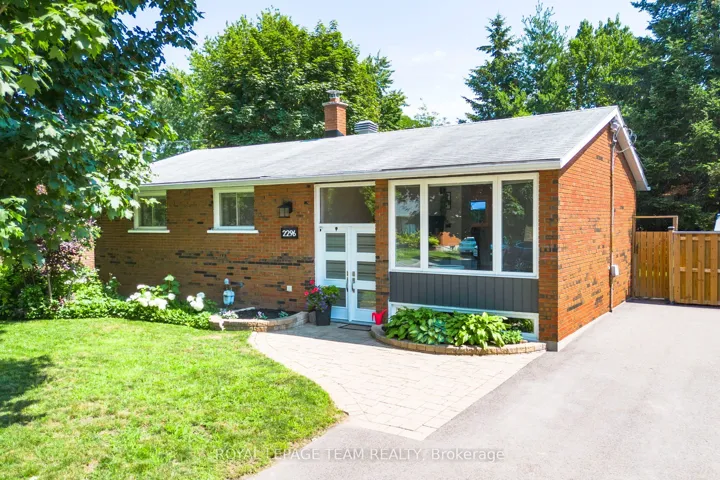 2296 Kay Street, Parkway Park – Queensway Terrace S And Area, ON K2C 1J7