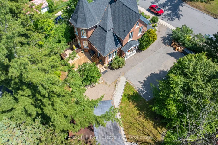 5 Lorne Street N, Huntsville, ON P1H 2G1