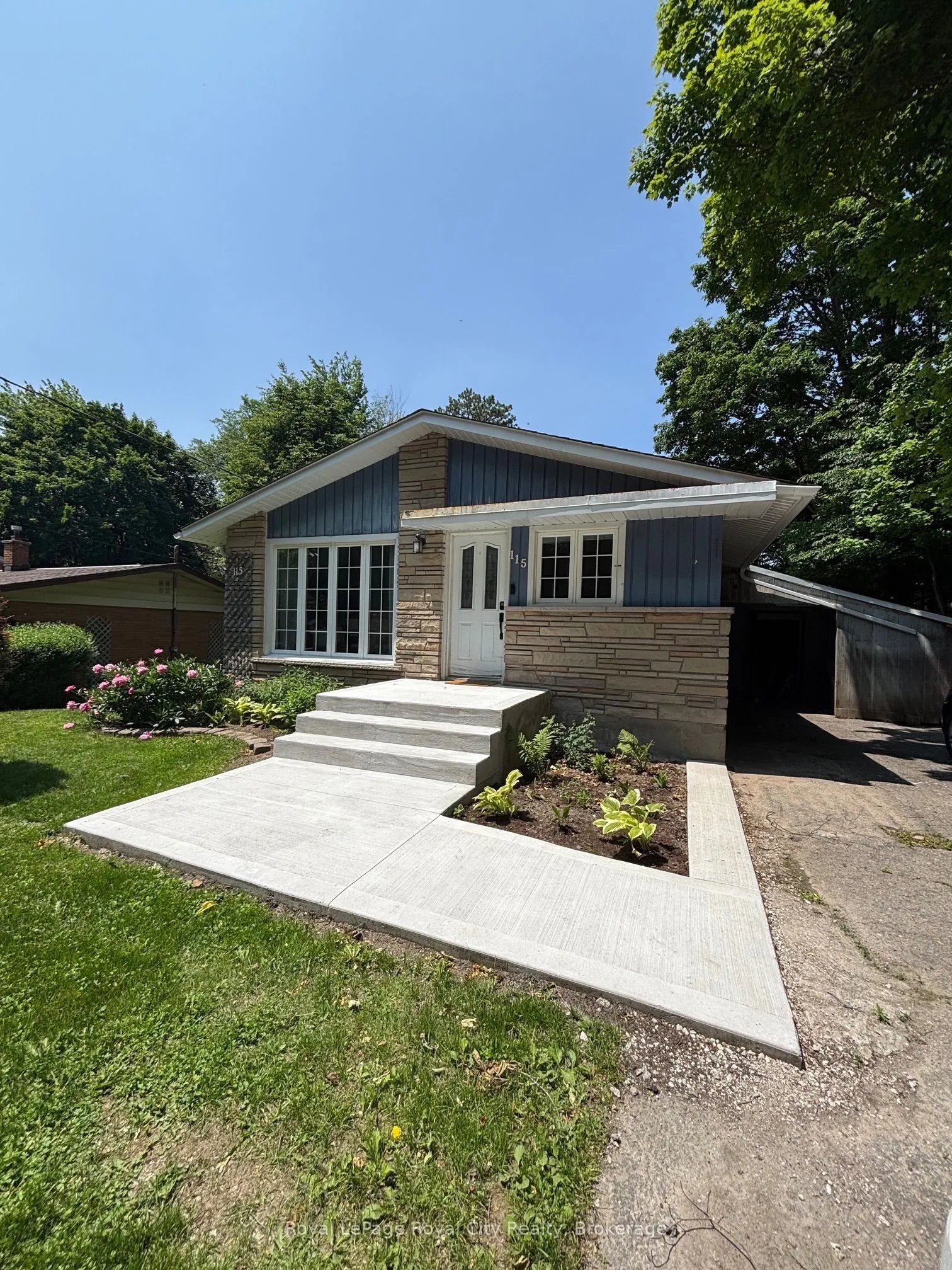 Detached Home For Lease | X13544184