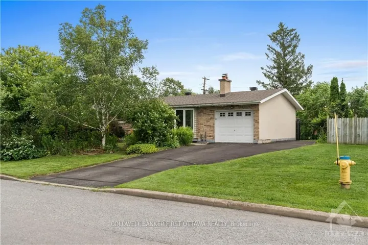 12 Oakwood Avenue, Cityview – Parkwoods Hills – Rideau Shore, ON K2E 6A5