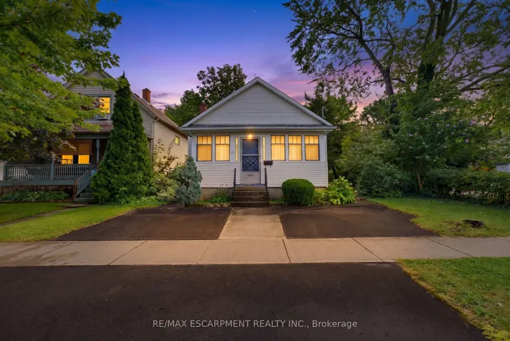 22 Mildred Avenue, St. Catharines, ON L2R 6J1
