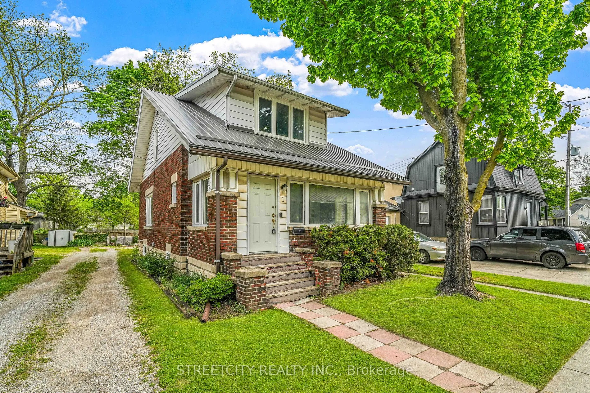 Detached Home For Sale | X8351146