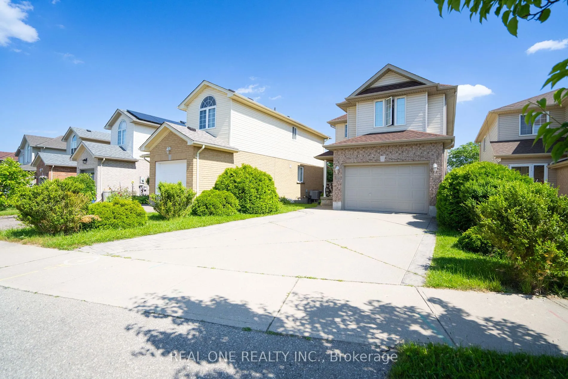 Detached Home For Lease | X8440516