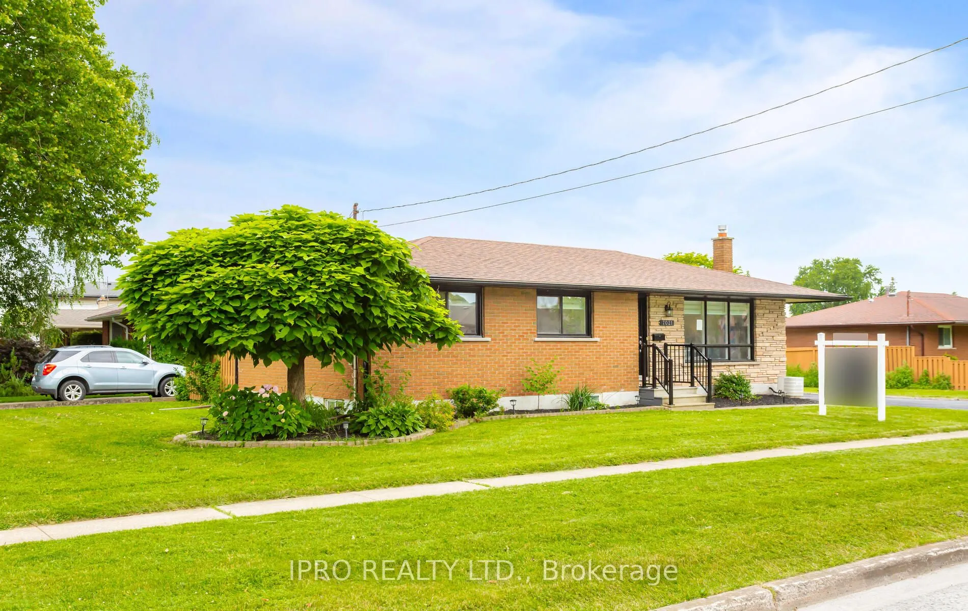 Detached Home For Sale | X8489122