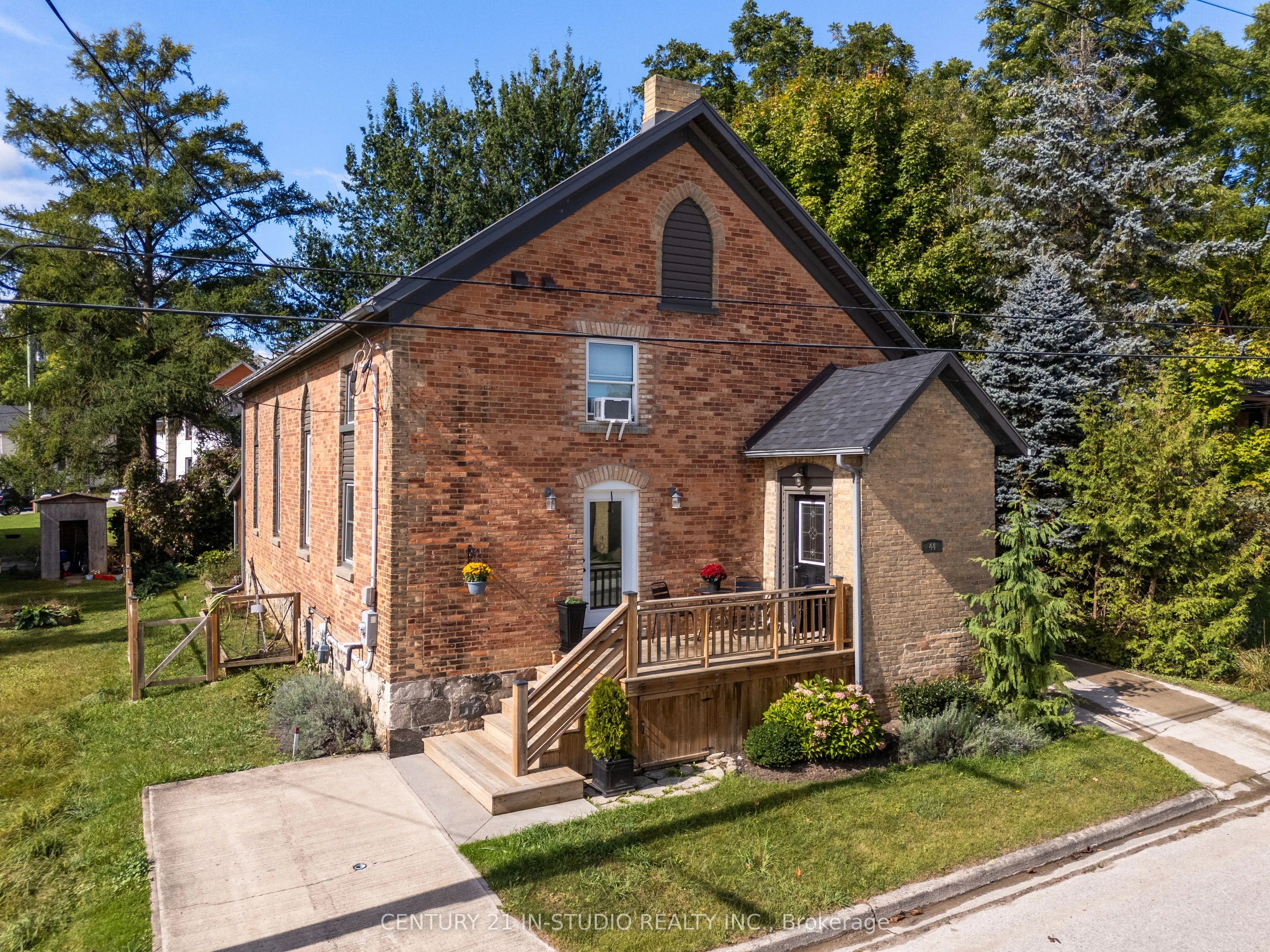 Detached Home For Sale | X9369656