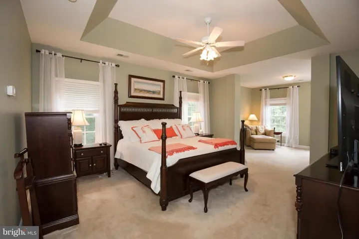 10223 Woodvale Pond Dr, Fairfax Station, Virginia 22039