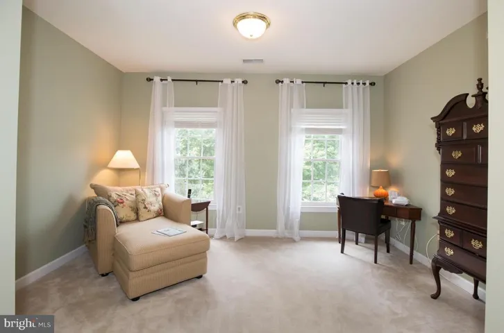 10223 Woodvale Pond Dr, Fairfax Station, Virginia 22039
