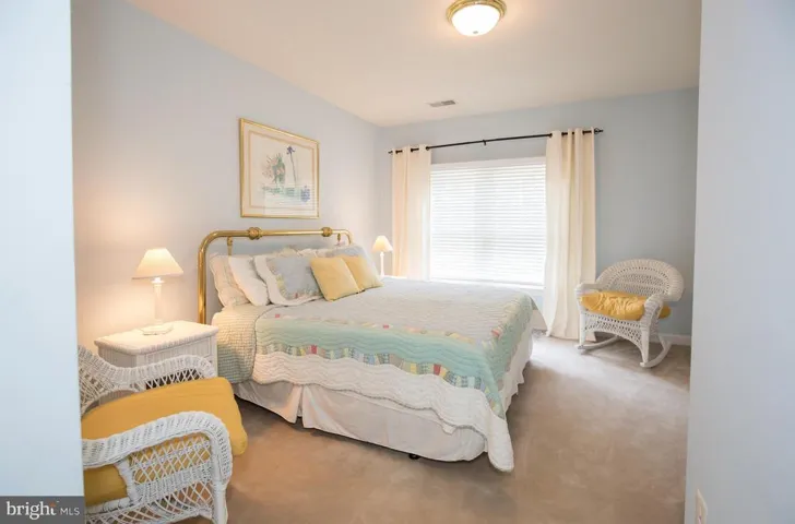 10223 Woodvale Pond Dr, Fairfax Station, Virginia 22039