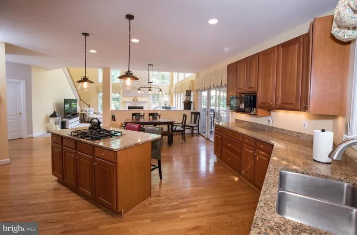 10223 Woodvale Pond Dr, Fairfax Station, Virginia 22039