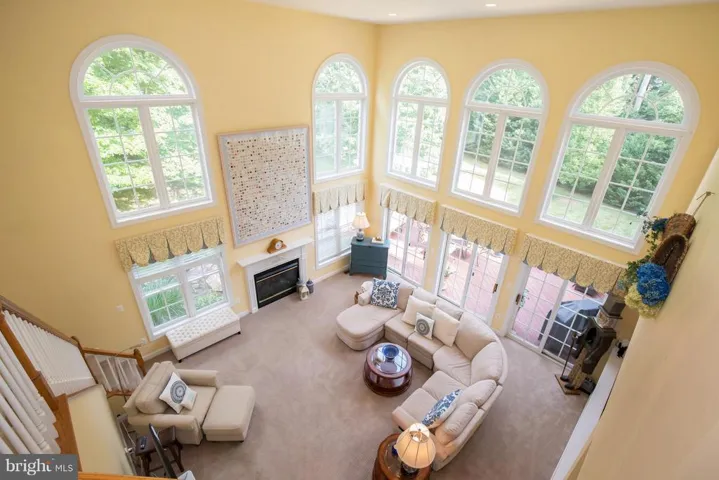 10223 Woodvale Pond Dr, Fairfax Station, Virginia 22039