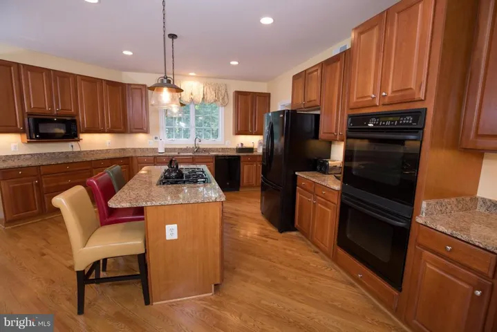 10223 Woodvale Pond Dr, Fairfax Station, Virginia 22039