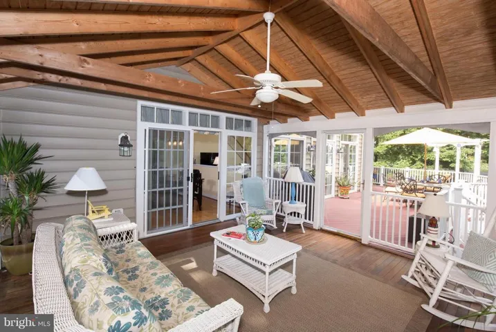 10223 Woodvale Pond Dr, Fairfax Station, Virginia 22039