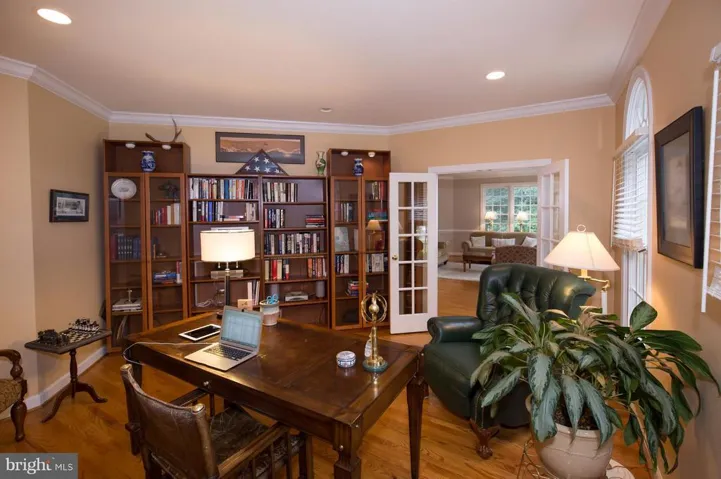 10223 Woodvale Pond Dr, Fairfax Station, Virginia 22039