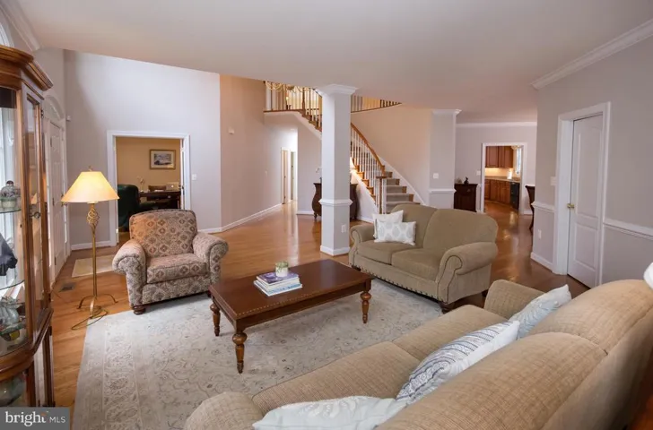 10223 Woodvale Pond Dr, Fairfax Station, Virginia 22039