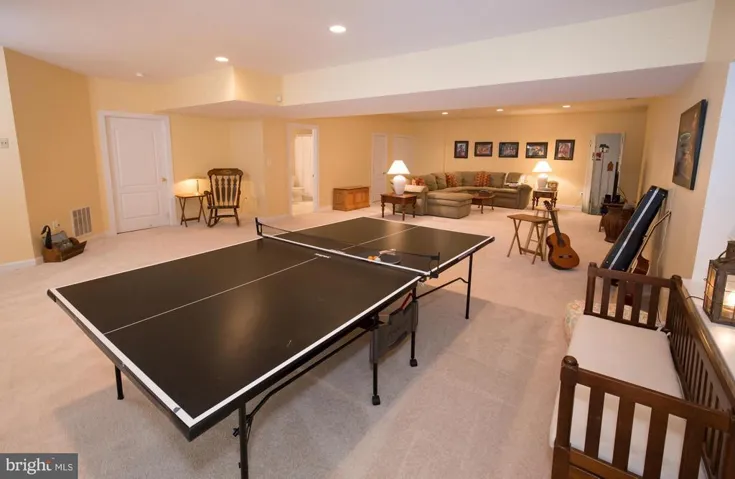 10223 Woodvale Pond Dr, Fairfax Station, Virginia 22039
