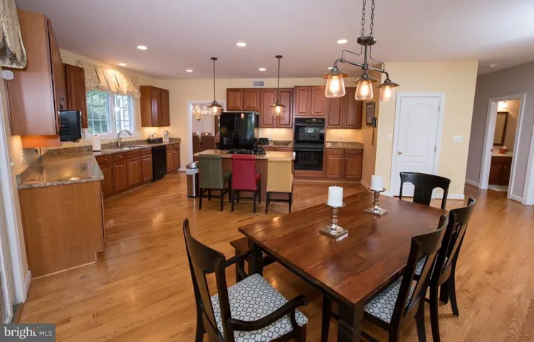 10223 Woodvale Pond Dr, Fairfax Station, Virginia 22039