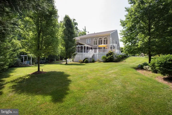 10223 Woodvale Pond Dr, Fairfax Station, Virginia 22039