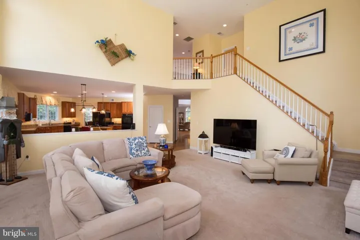 10223 Woodvale Pond Dr, Fairfax Station, Virginia 22039