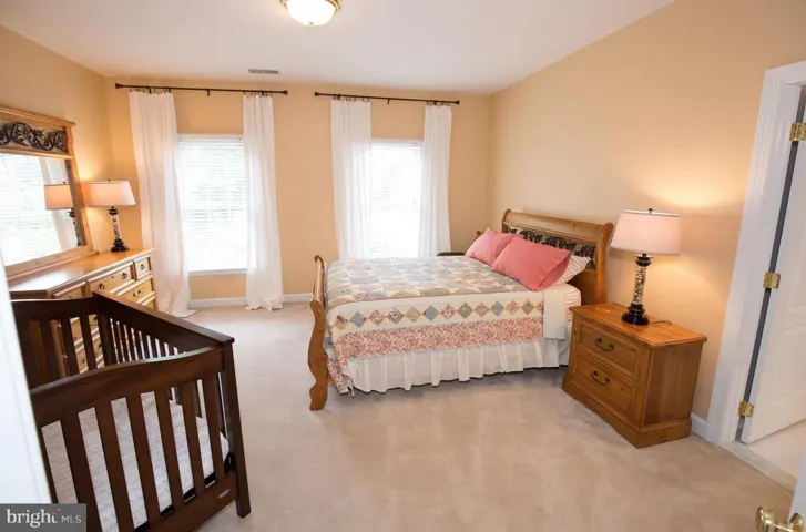 10223 Woodvale Pond Dr, Fairfax Station, Virginia 22039