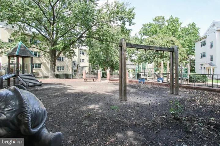 6188 Greenwood Dr #101, Falls Church, Virginia 22044