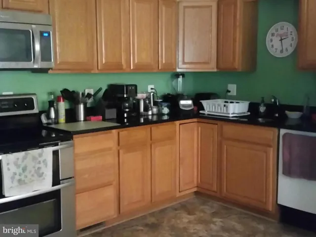 1712 Azalea Ln, Woodbridge, Virginia 22191