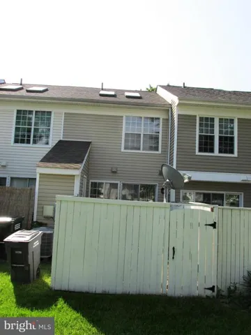 142 Edinburgh Sq, Sterling, Virginia 20164