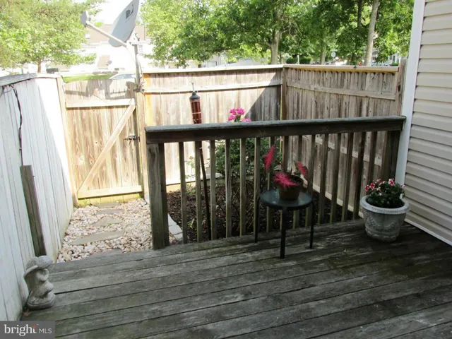 142 Edinburgh Sq, Sterling, Virginia 20164