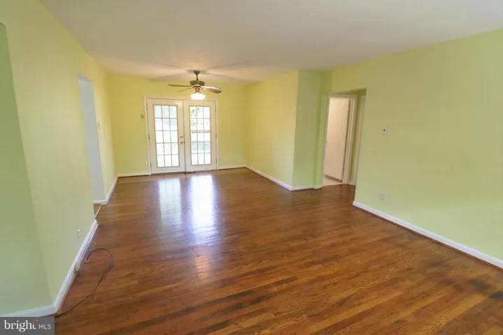 8328 Hilltop Ave, Vienna, Virginia 22182