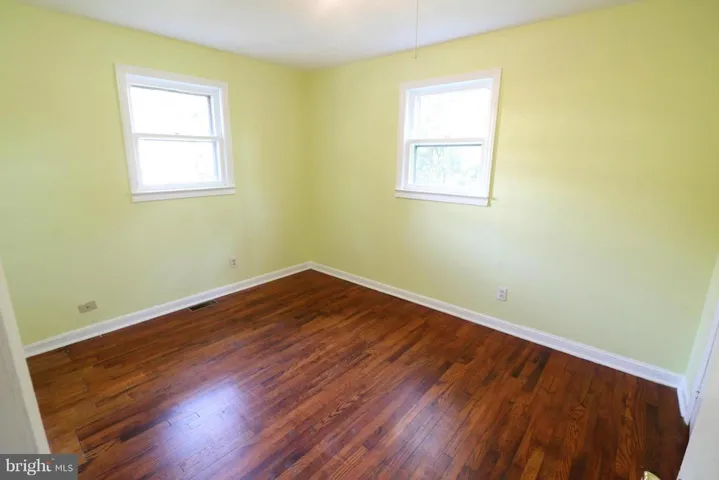 8328 Hilltop Ave, Vienna, Virginia 22182