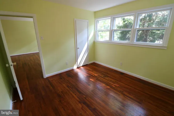 8328 Hilltop Ave, Vienna, Virginia 22182