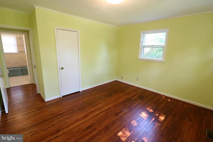 8328 Hilltop Ave, Vienna, Virginia 22182