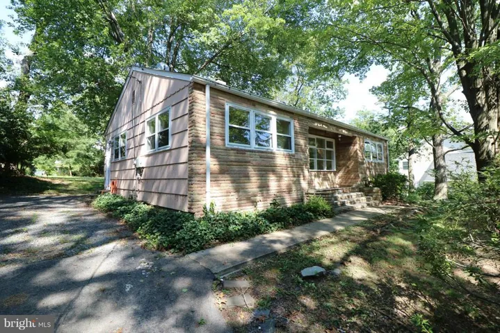 8328 Hilltop Ave, Vienna, Virginia 22182