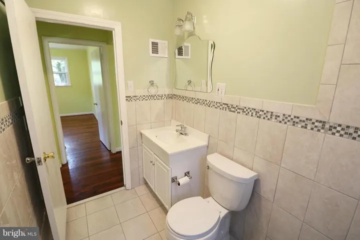 8328 Hilltop Ave, Vienna, Virginia 22182