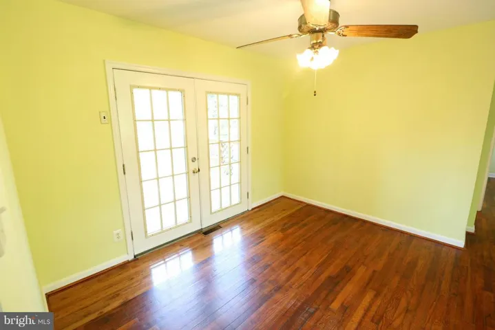 8328 Hilltop Ave, Vienna, Virginia 22182